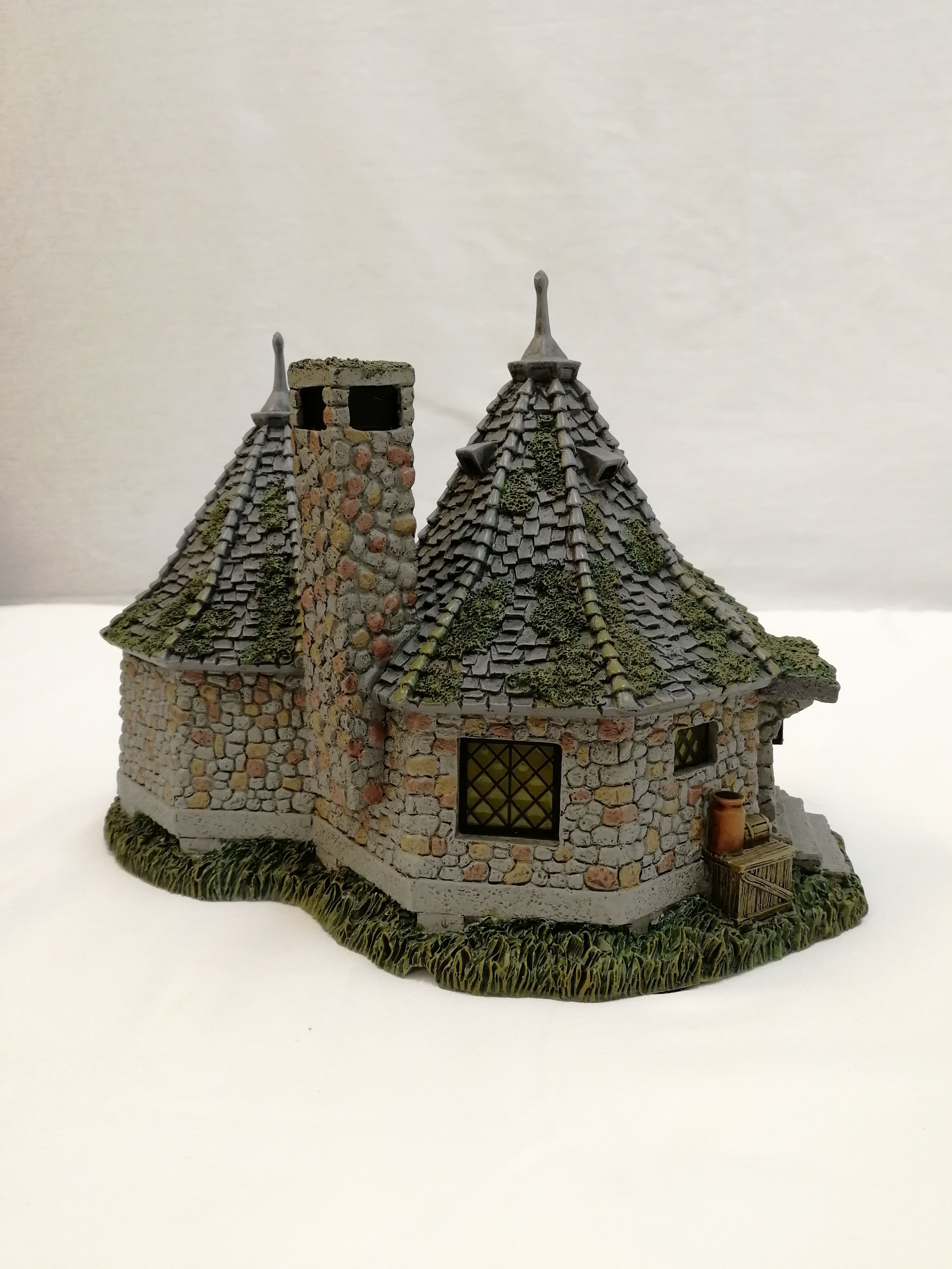 Hagrids Hut Harry Potter Mossy Gray 9 x 7 Inch Resin Stone Light Up Figurine Brands 6002312